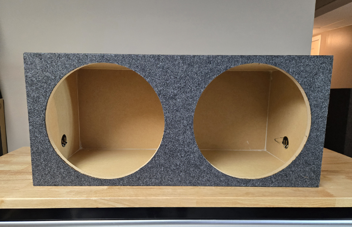 Brand New Dual 15" Sealed Subwoofer Enclosure