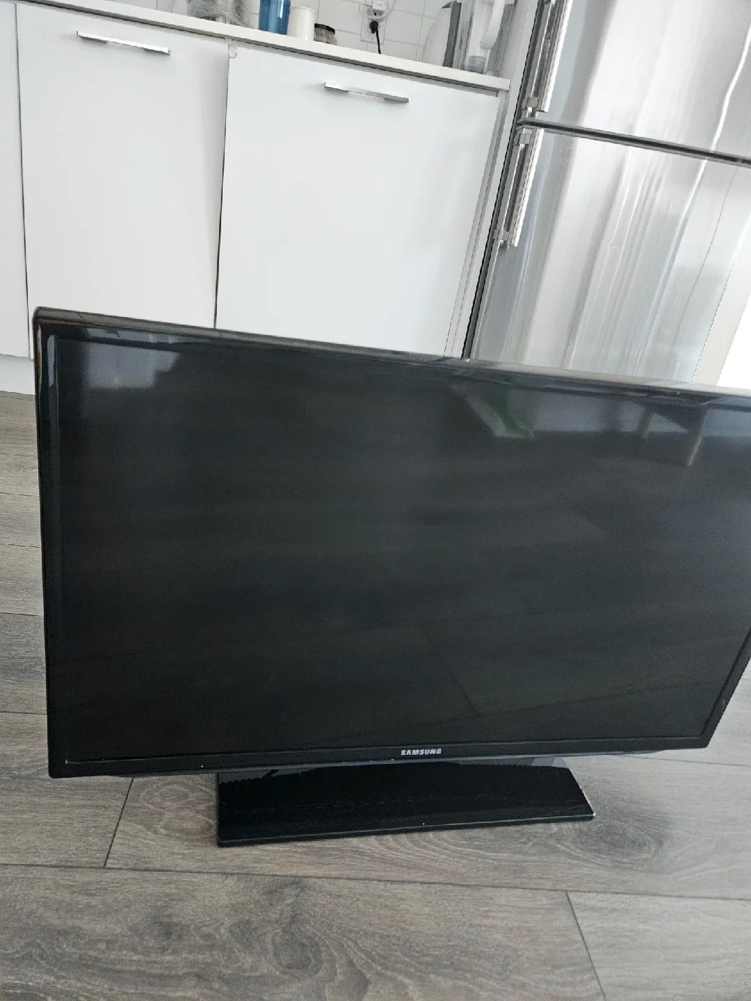 Samsung LCD TV - Great Condition image indicator(2)