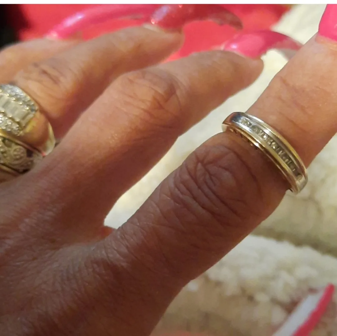 Solid 10K Yellow Gold 💎 GENUINE Diamond Ring image indicator(2)