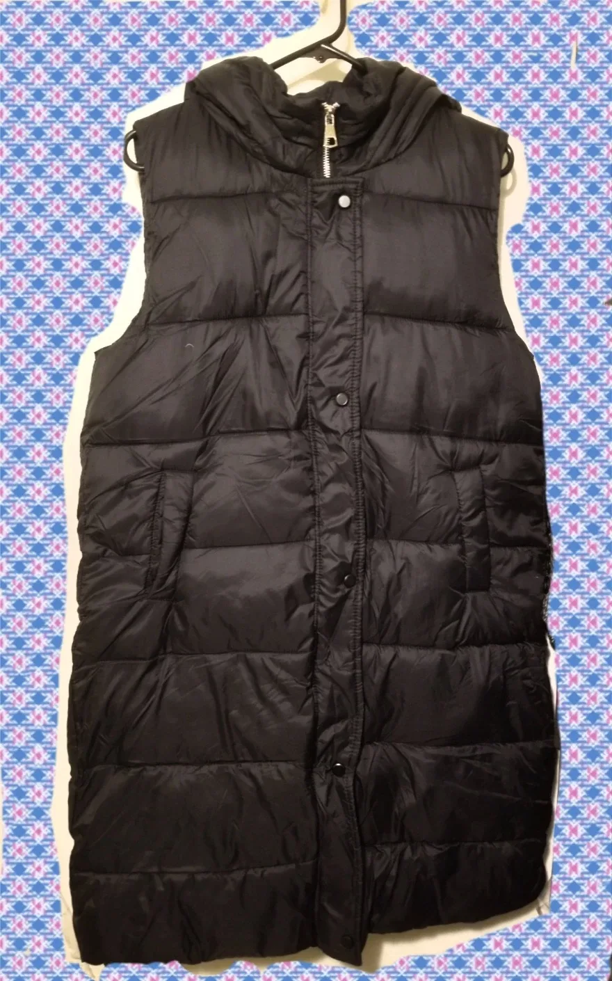 NWOT Women's Hooded Oversized Sleevless puffer image indicator(2)