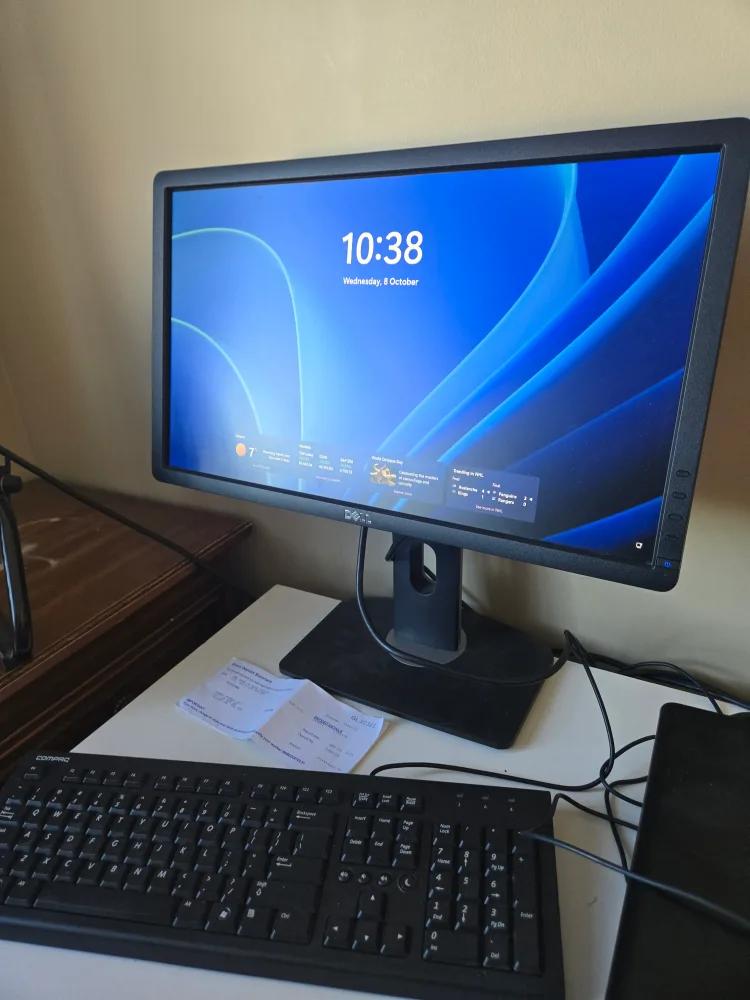 Hp desktop computer and desktop and chair image indicator(7)