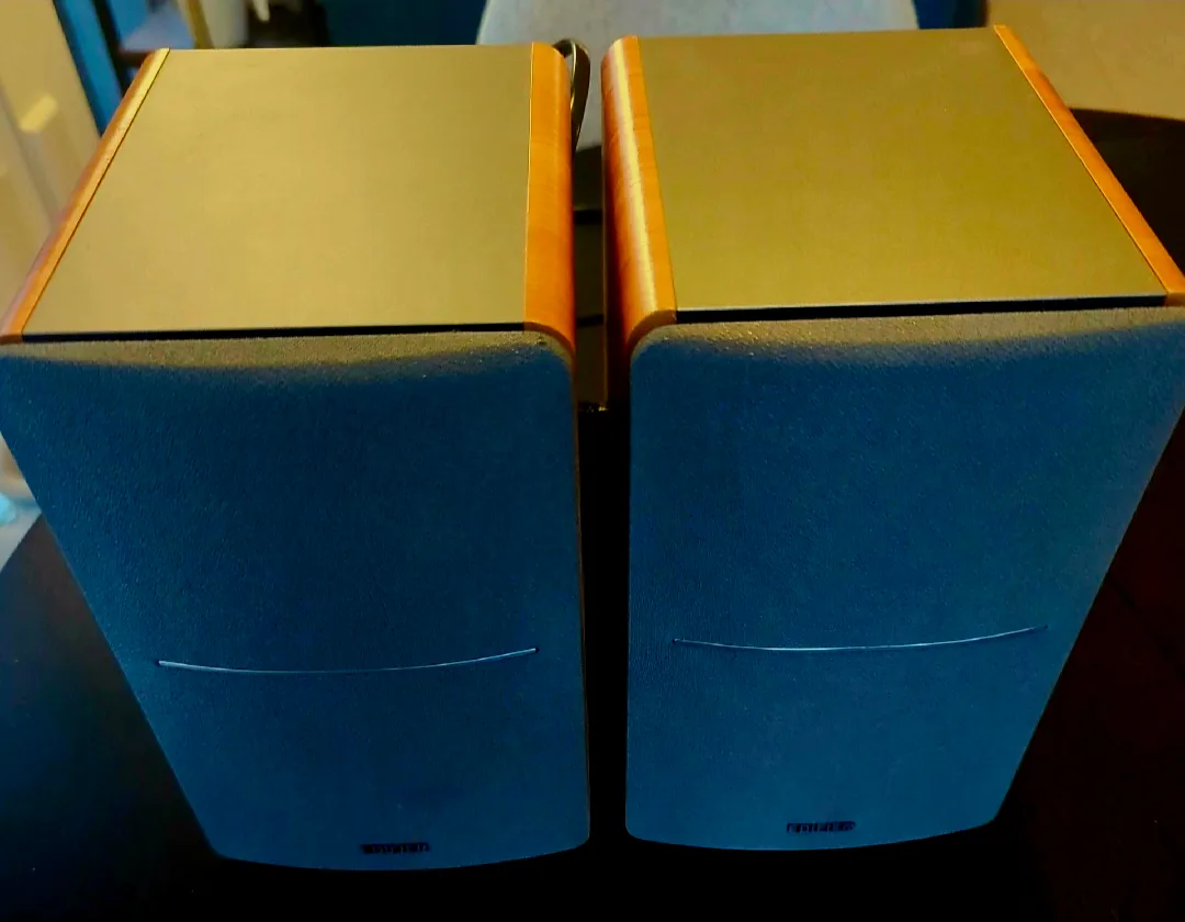 Edifier R1280T Powered Bookshelf Speakers thumbnail