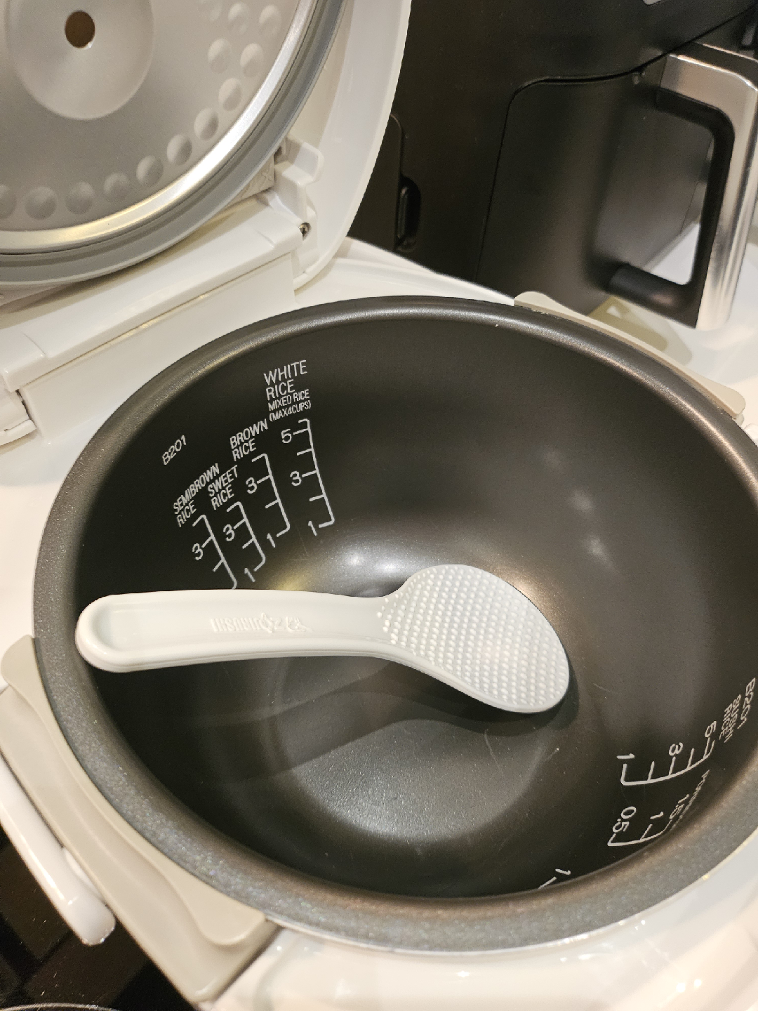 Zojirushi Neuro Fuzzy Rice Cooker NS-ZCC10 (5.5 cups) - photo 5
