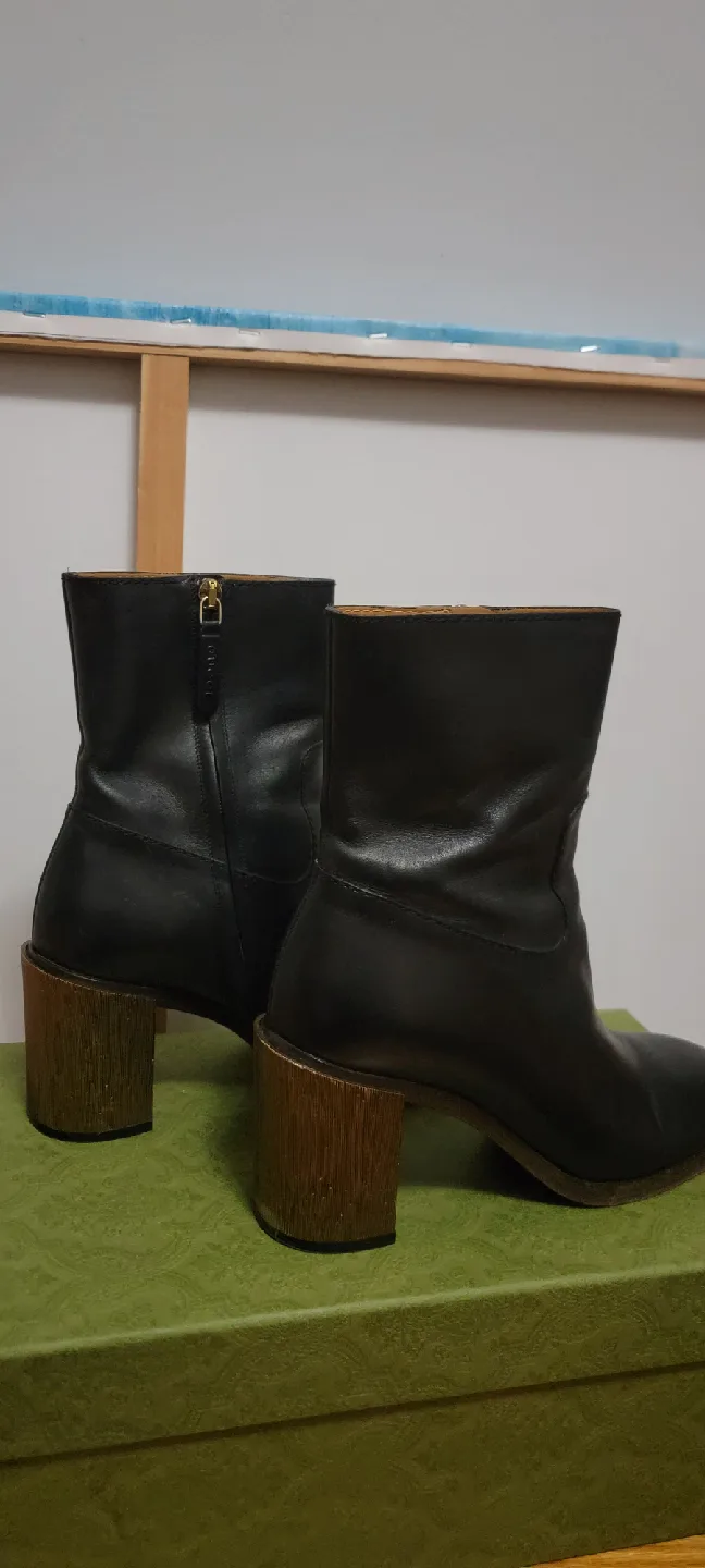 Gucci Black Leather Ankle Boots - Size 37.5 image indicator(2)