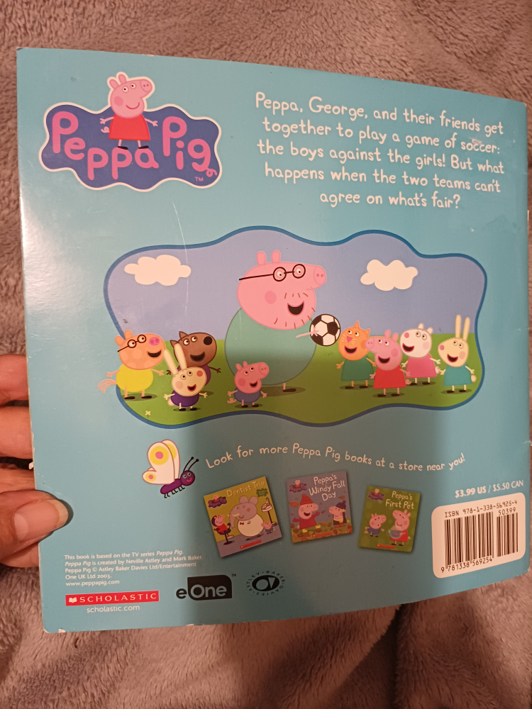 FREE book- Peppa Pig: Peppa Plays Soccer - photo 2