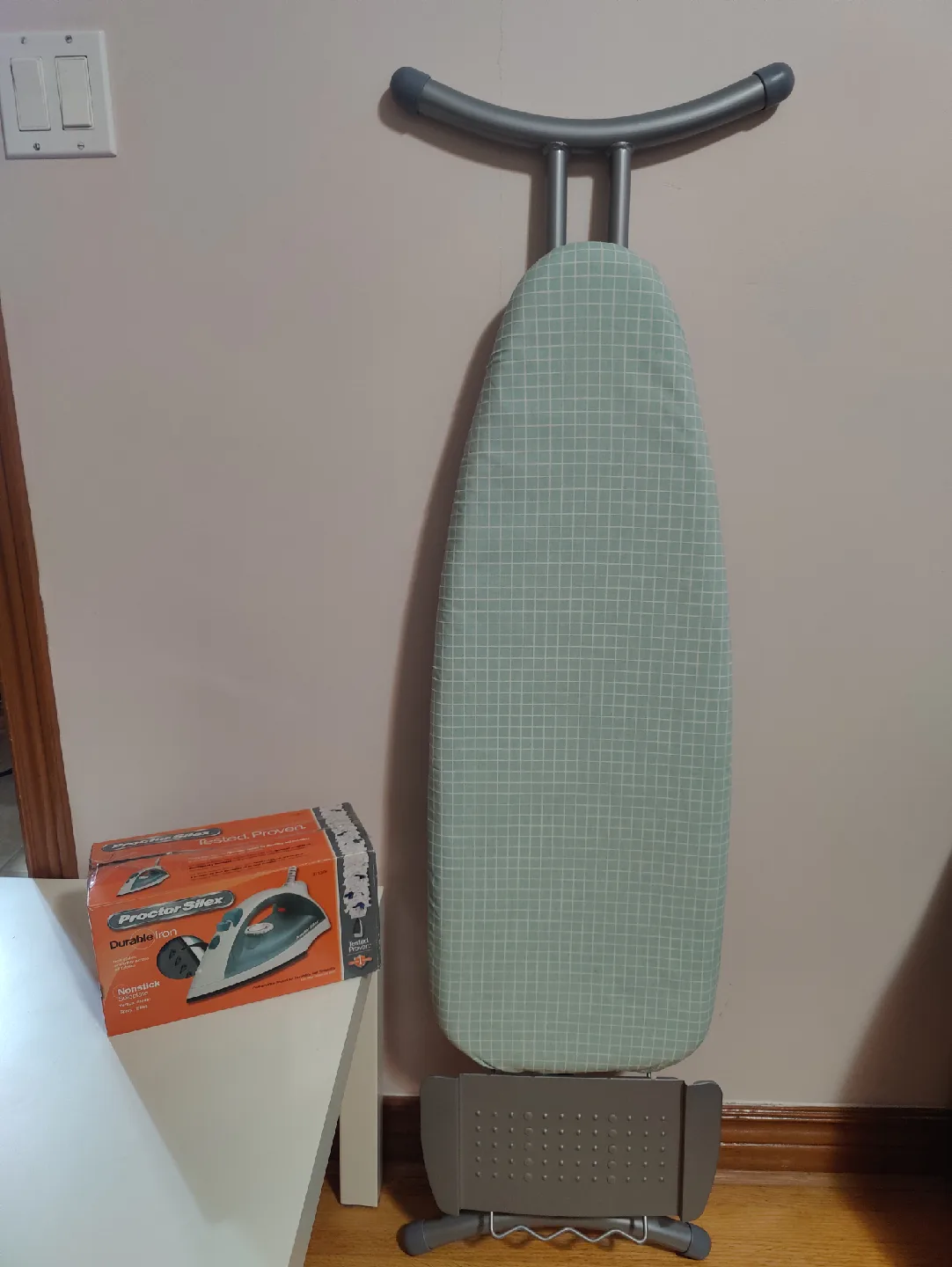 Proctor Silex Iron & Ironing Board thumbnail