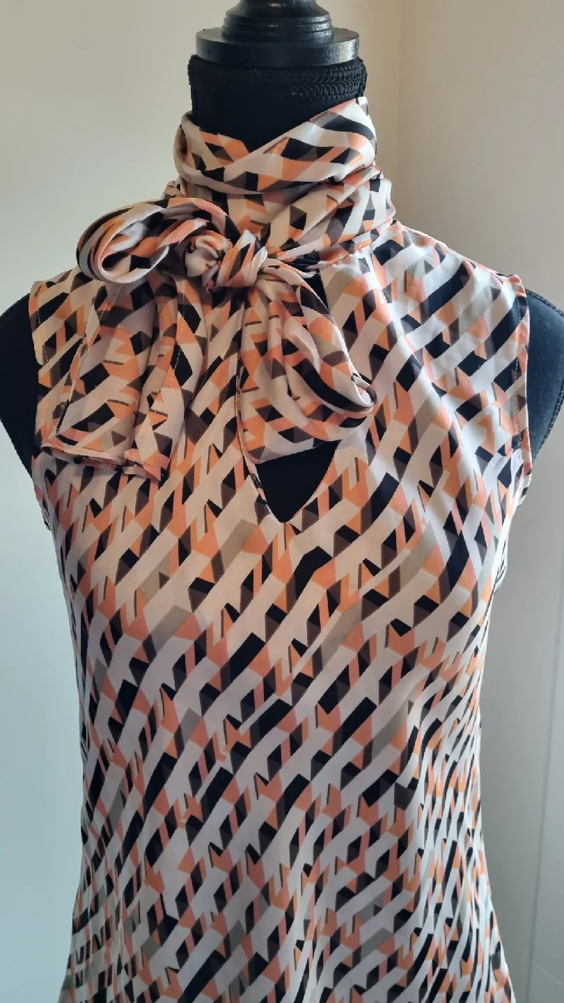 Patterned Sleeveless Blouse with Neck Tie image indicator(2)