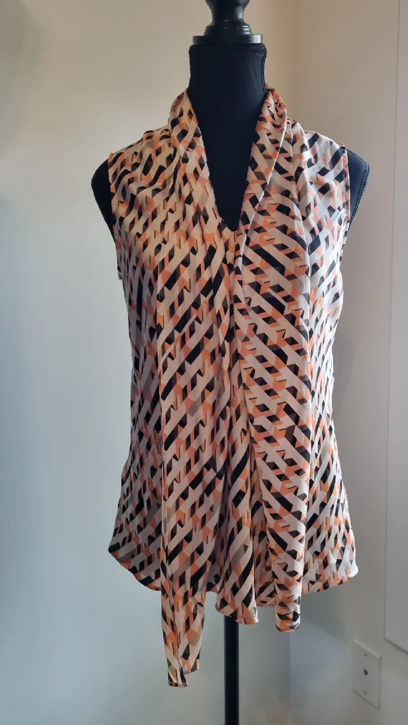 Patterned Sleeveless Blouse with Neck Tie image indicator(3)