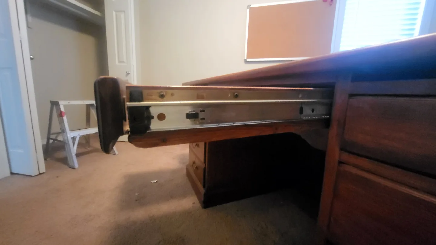 🪵 Solid Wood Executive Desk image indicator(3)