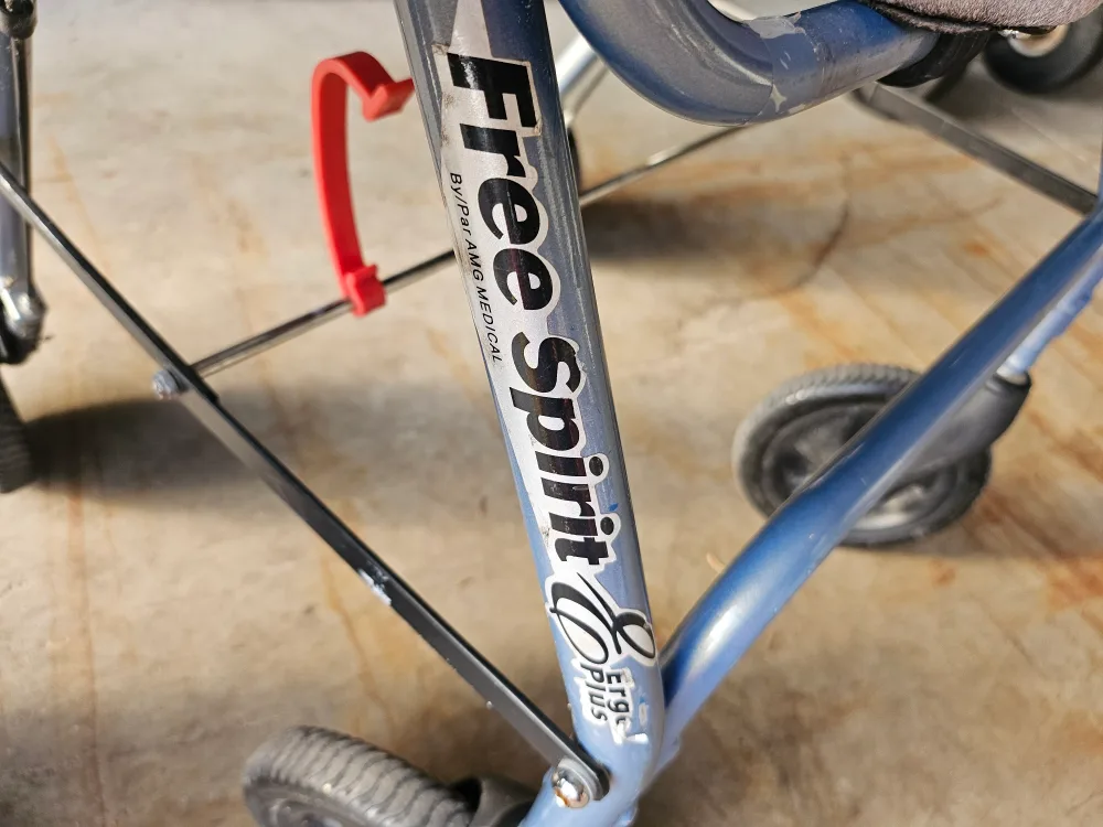 walker for seniors good condition comfertable seat large wheels image indicator(6)