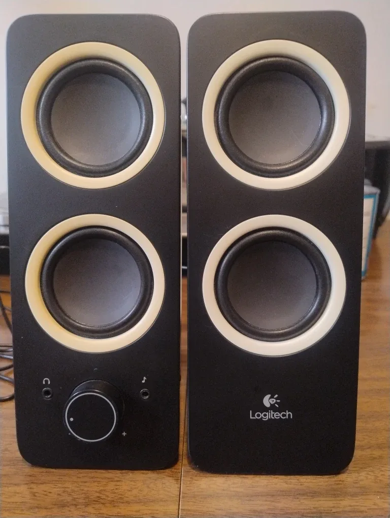 Logitech Z200 Multimedia Speakers - Black thumbnail