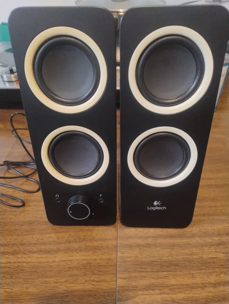 Logitech Z200 Multimedia Speakers - Black image indicator(2)