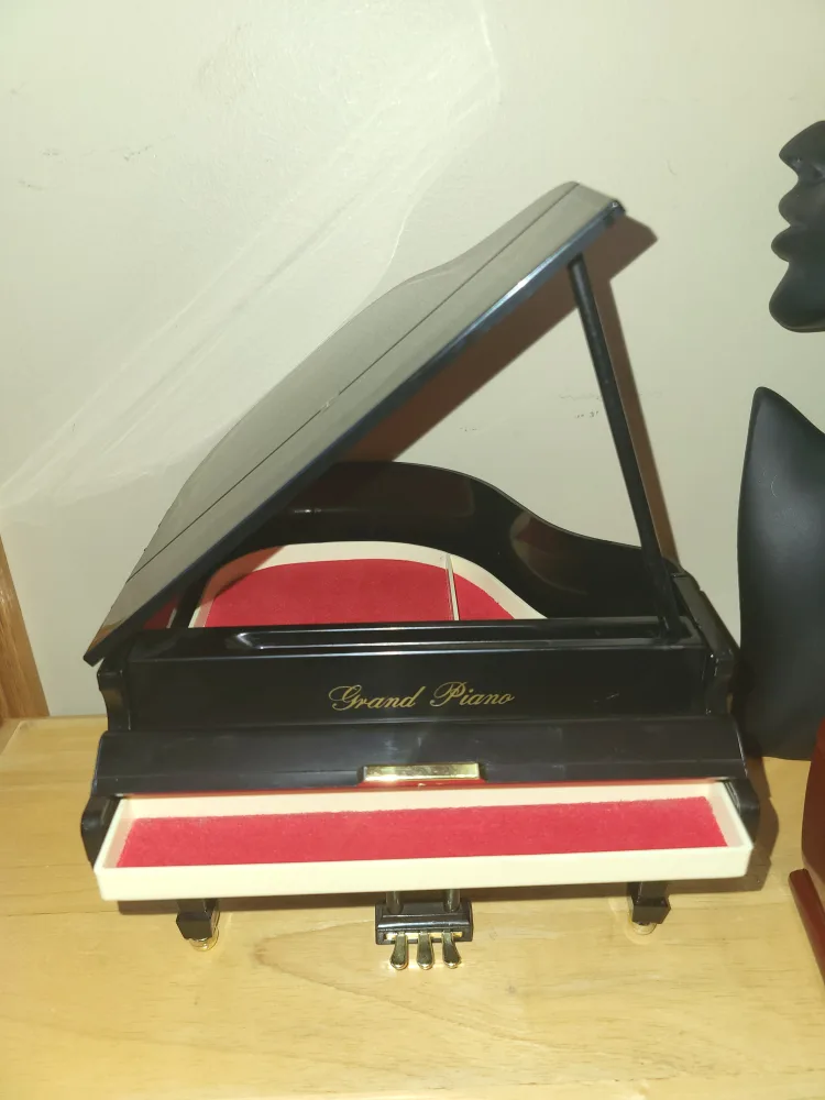 Grand Piano Jewelry Box thumbnail