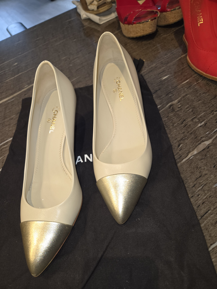 Chanel Heels - Size 41 - Beige & Gold