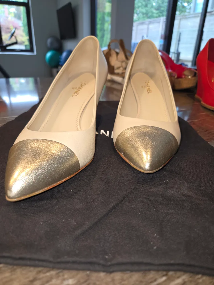 Chanel Heels - Size 41 - Beige & Gold image indicator(3)