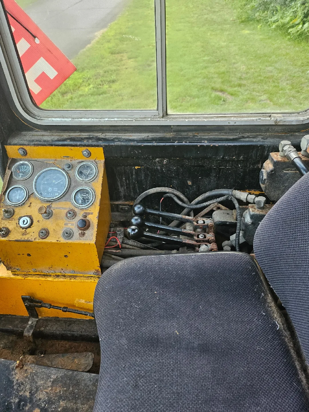 Trackless MT III Tractor image indicator(3)