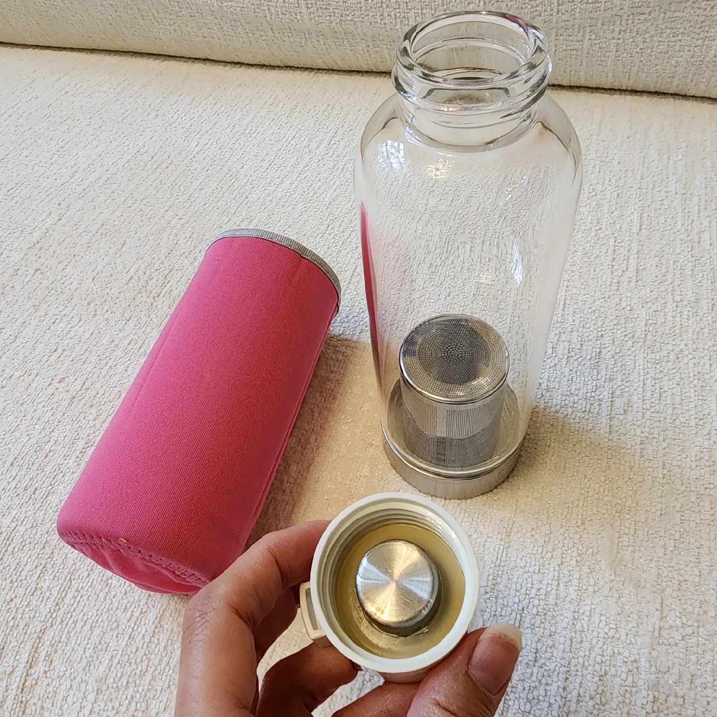 Glass Tea Infuser Bottle with Pink Sleeve image indicator(2)