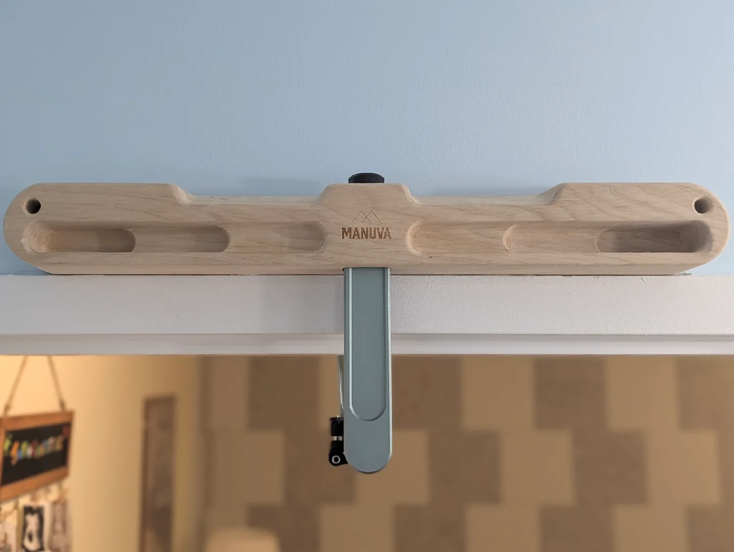 Manuva Climbing Hangboard with Door Frame Mount thumbnail