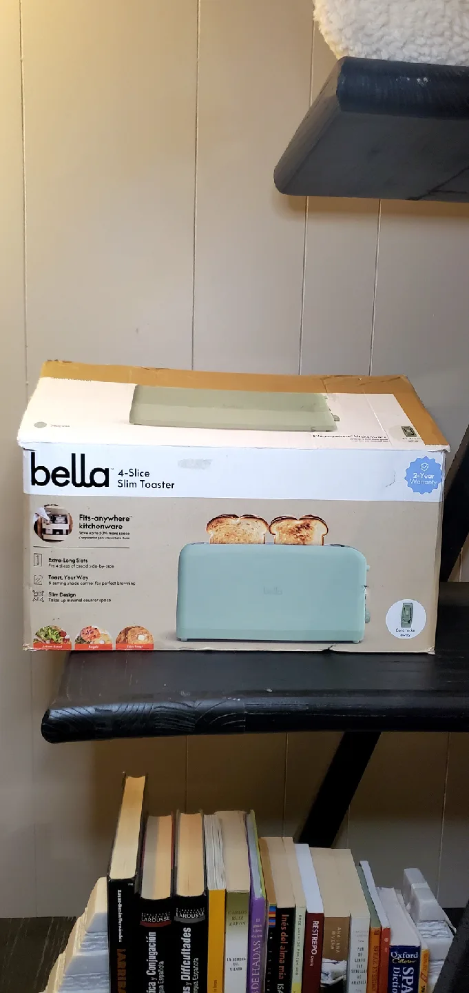 Brand New Bella 4-Slice Slim Toaster – Mint Green (Retail $120+) thumbnail