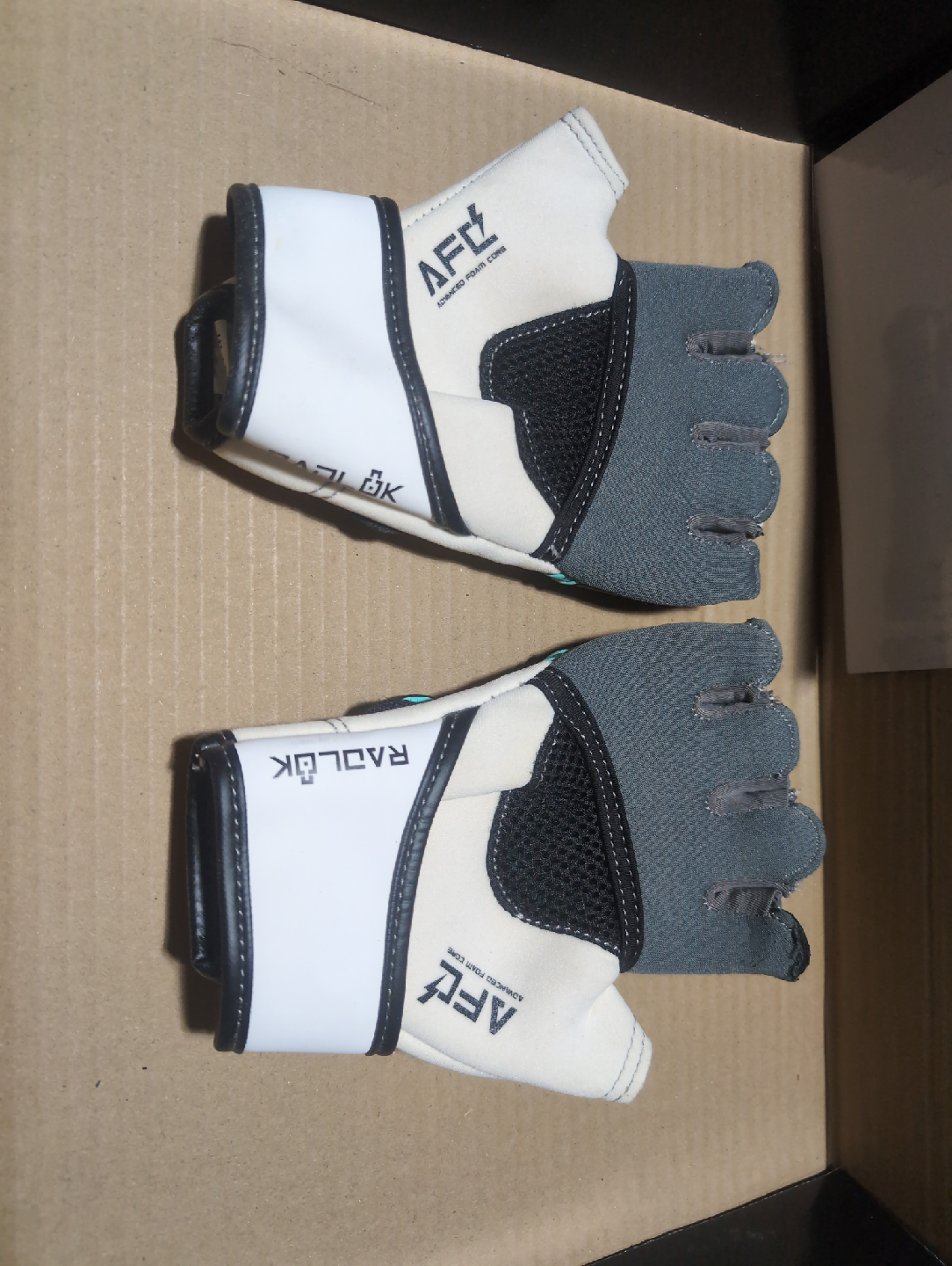 Century Bag Gloves Womens Boxing small/medium - photo 2