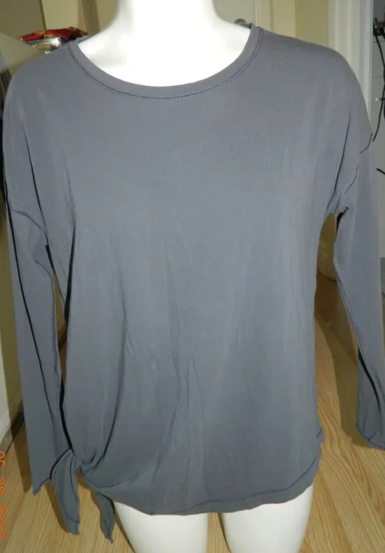 Lululemon to the point Grey Long Sleeve Top..size 6 thumbnail