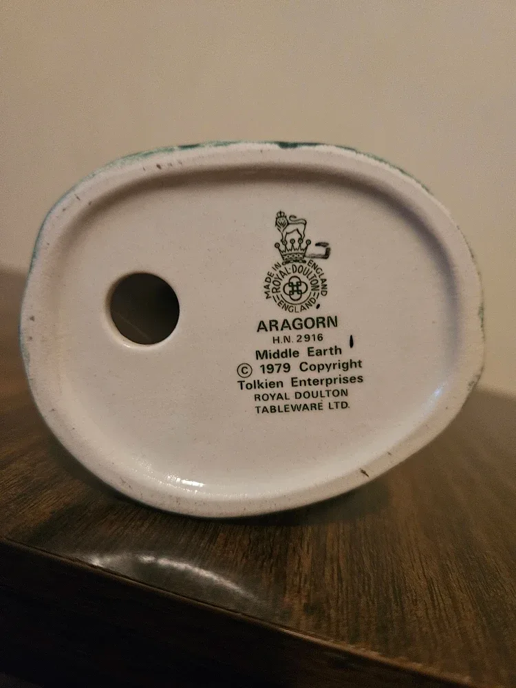 Royal Doulton Aragorn Figurine - H.N. 2916 image indicator(2)