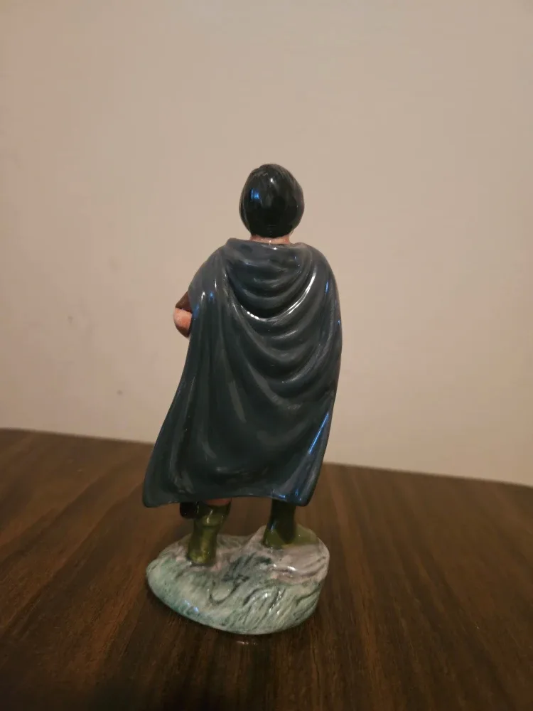 Royal Doulton Aragorn Figurine - H.N. 2916 image indicator(3)