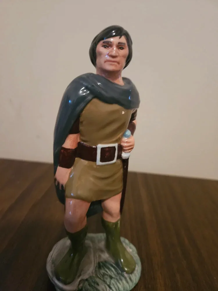 Royal Doulton Aragorn Figurine - H.N. 2916 image indicator(4)