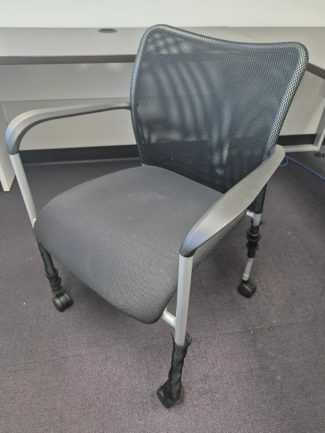 Office Chair - Black Mesh Back image indicator(3)