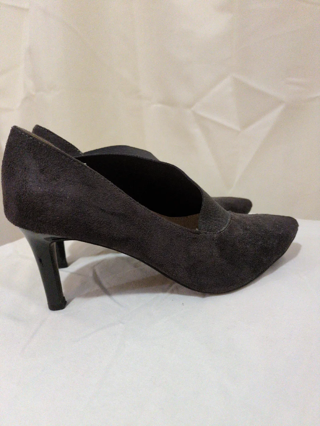 Andrew Geller Charcoal Suede Heels - Size 6.5 M image indicator(5)