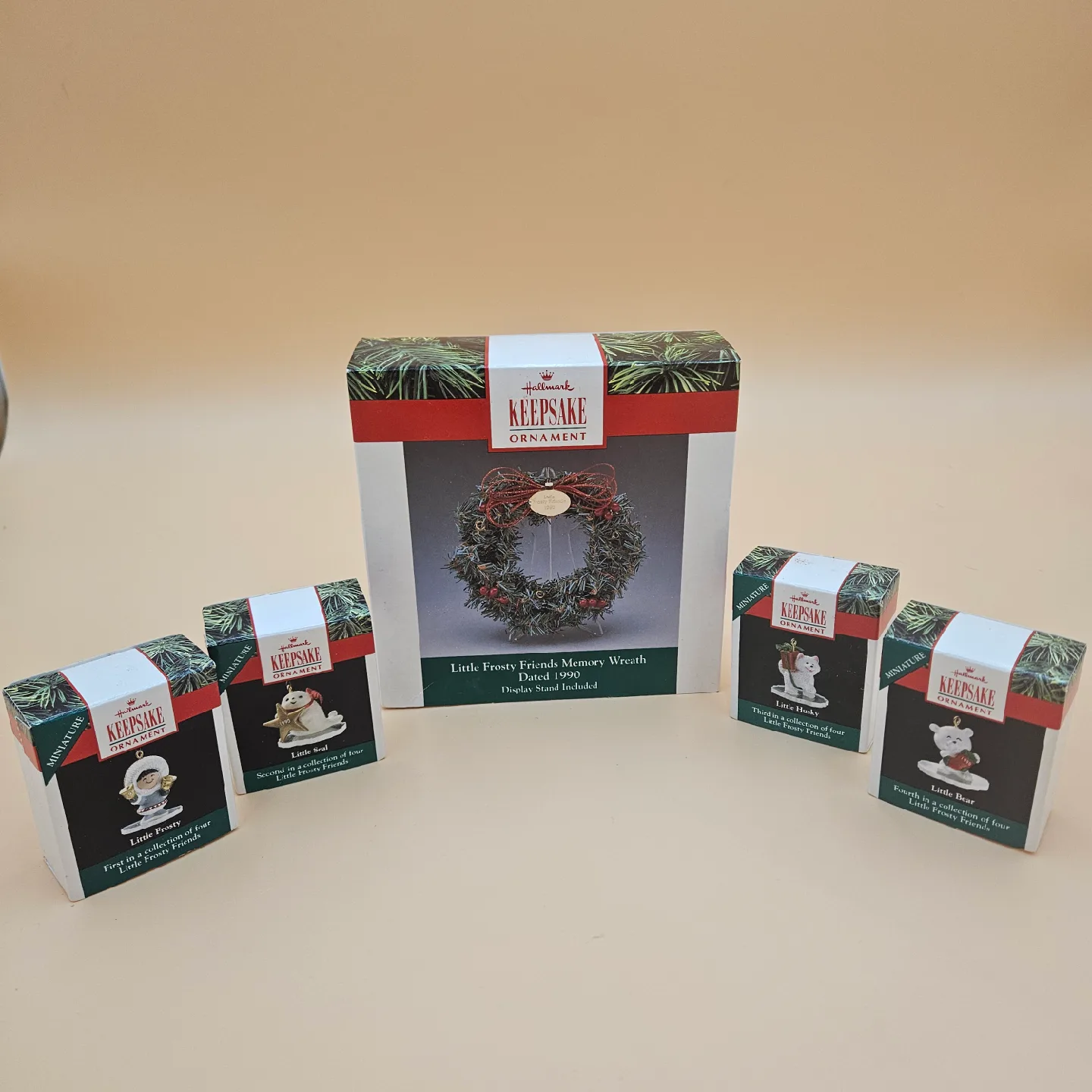 1990 Hallmark Little Frosty Friends memory Wreath  Collection image indicator(2)
