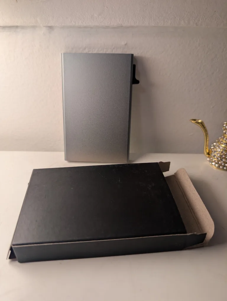 Sleek Name Card Holder – Professional, Compact & Gift-Ready ✨ image indicator(2)