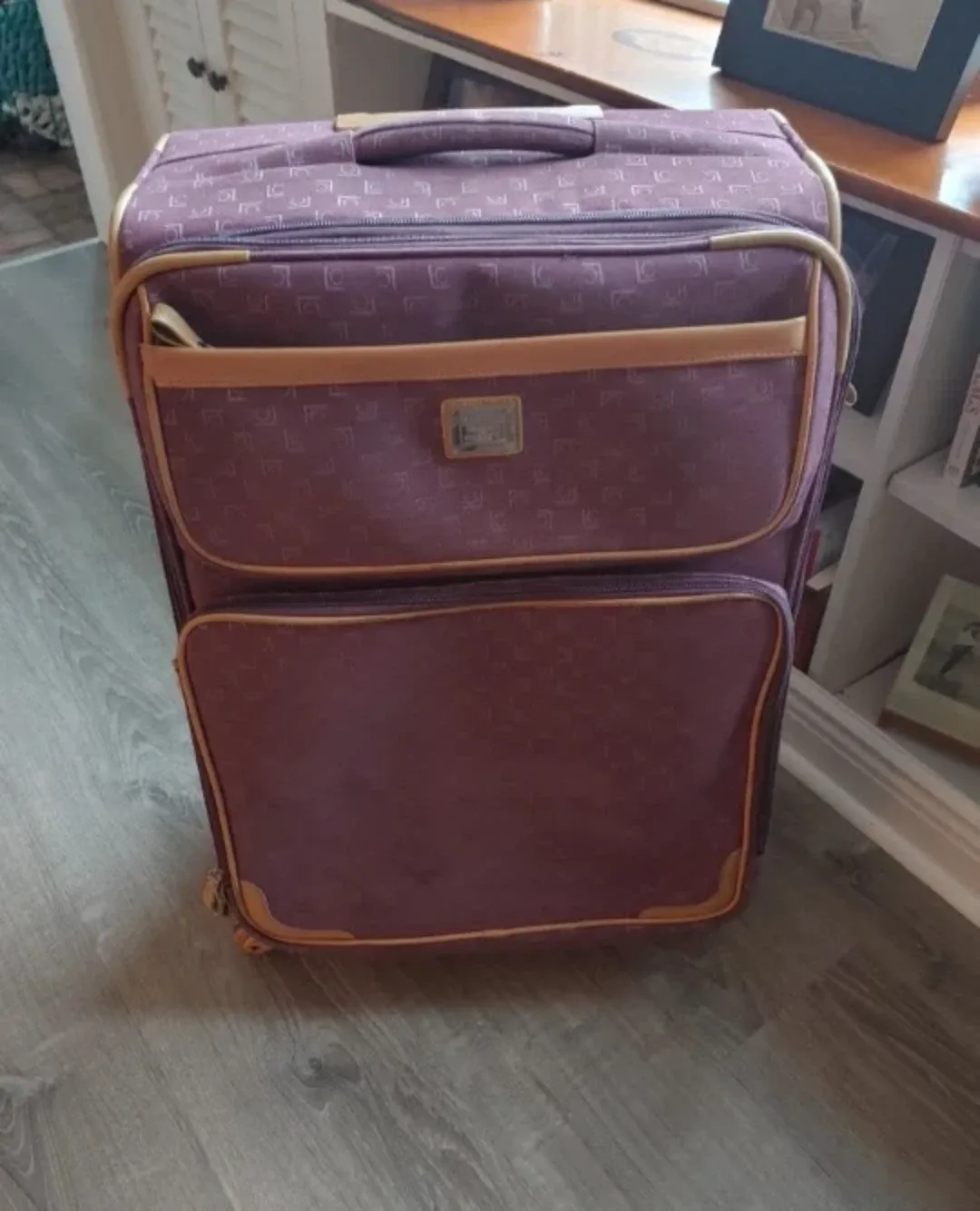 Liz Claiborne Rolling Suitcase image indicator(5)