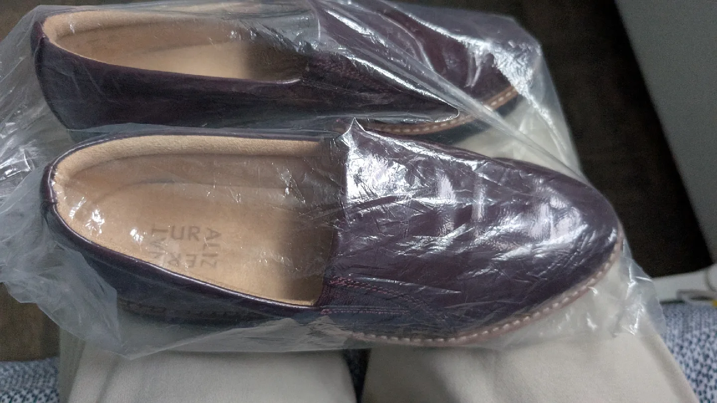 Naturalizer Aliz Slip-on Loafers image indicator(2)