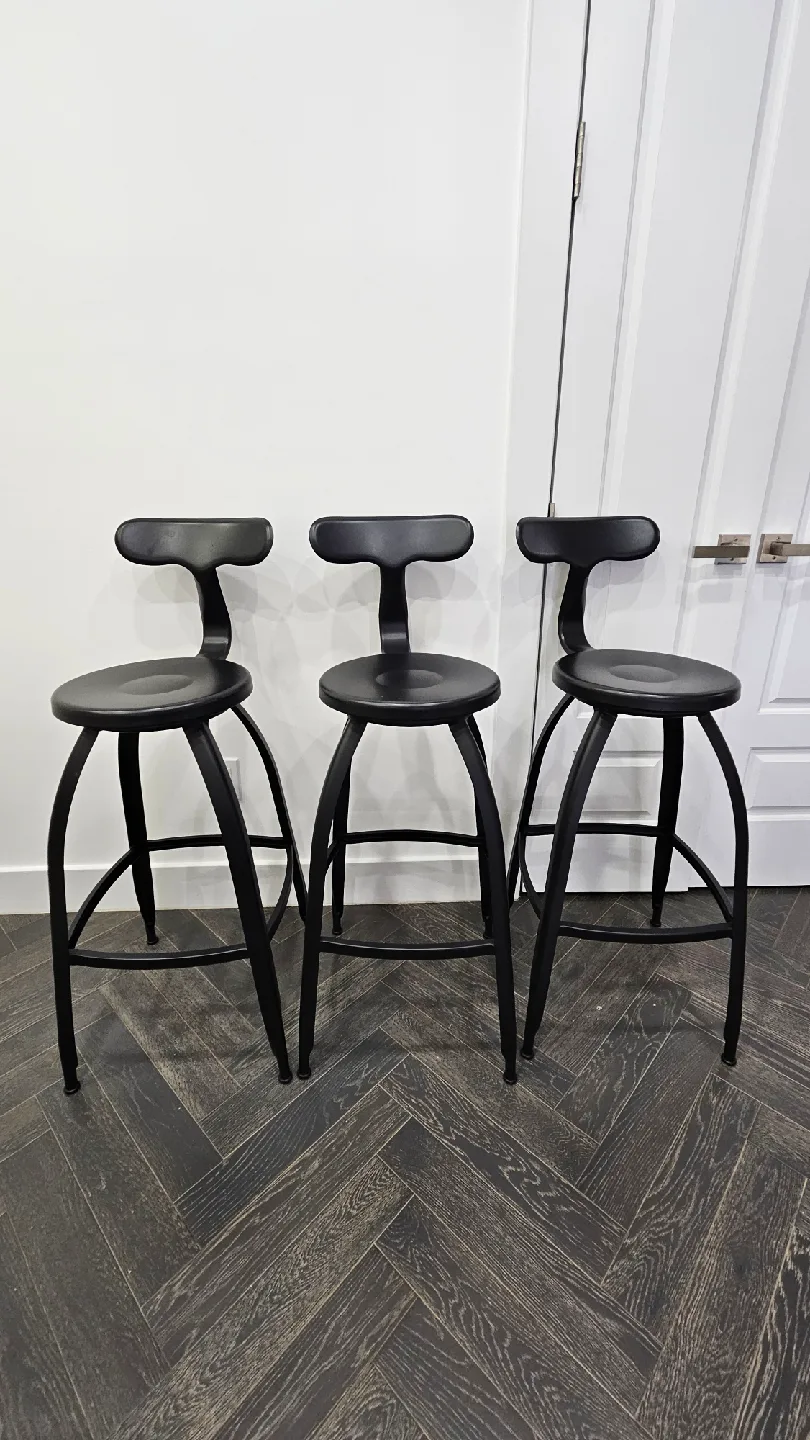 Set of 3 Black Bar Stools image indicator(10)