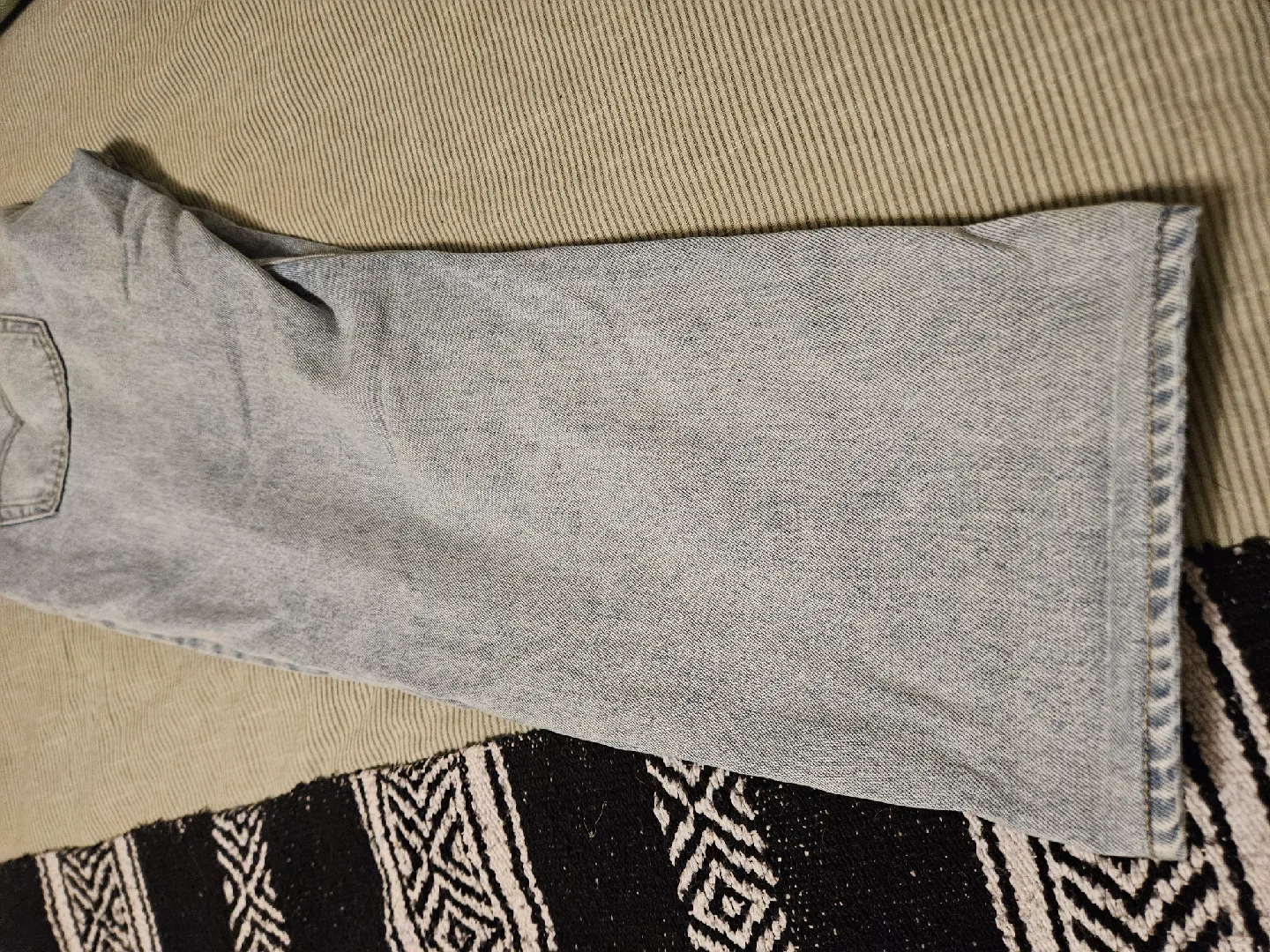 Levi's 585 Relaxed Taper Jeans image indicator(2)