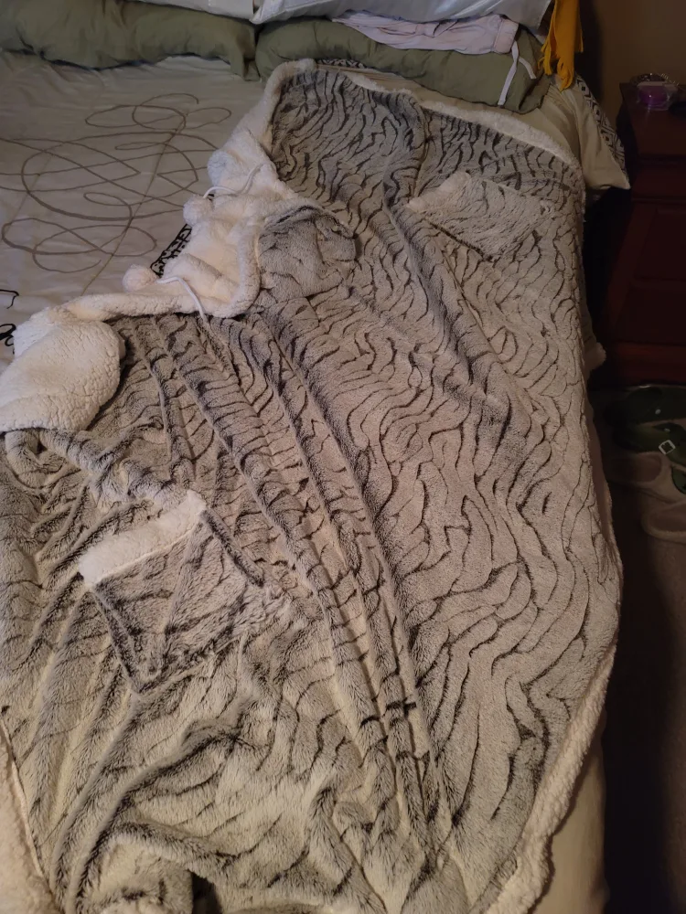 Faux Fur Throw Blanket with Hood & Pockets image indicator(2)