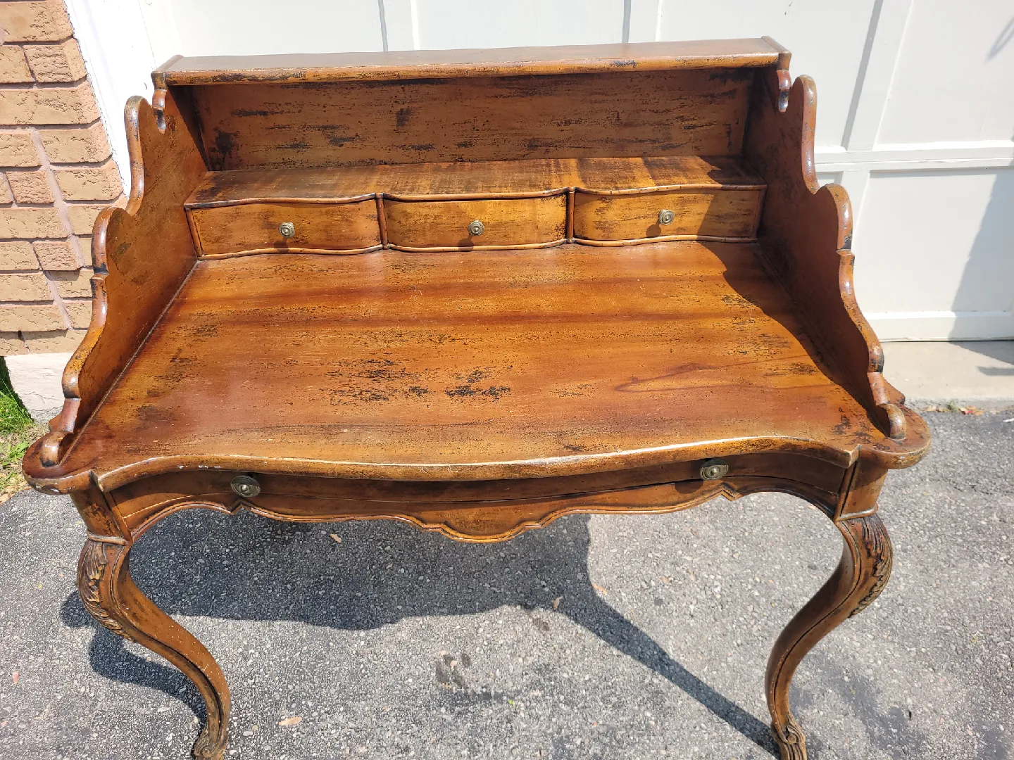 Antique Style Wooden Desk image indicator(4)