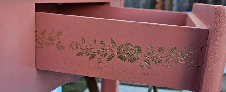 Pink Vanity Table with Stool and Mirror image indicator(3)
