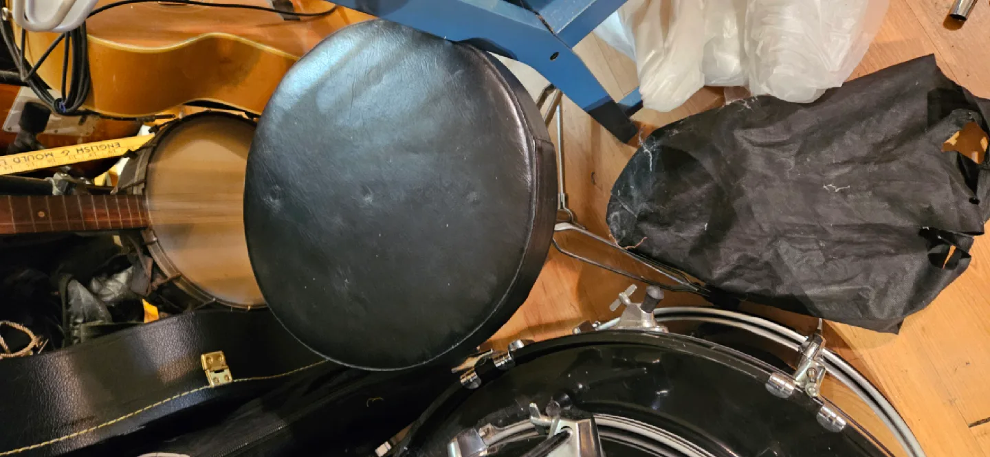 Drum Set with Zildjian and Paiste Cymbals image indicator(6)