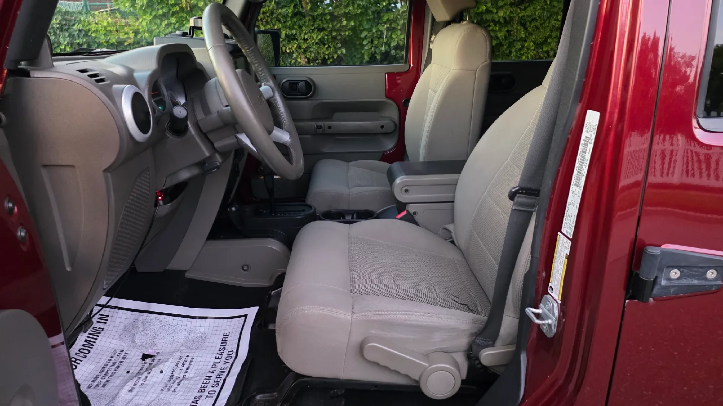 Jeep Wrangler Unlimited - Red image indicator(5)