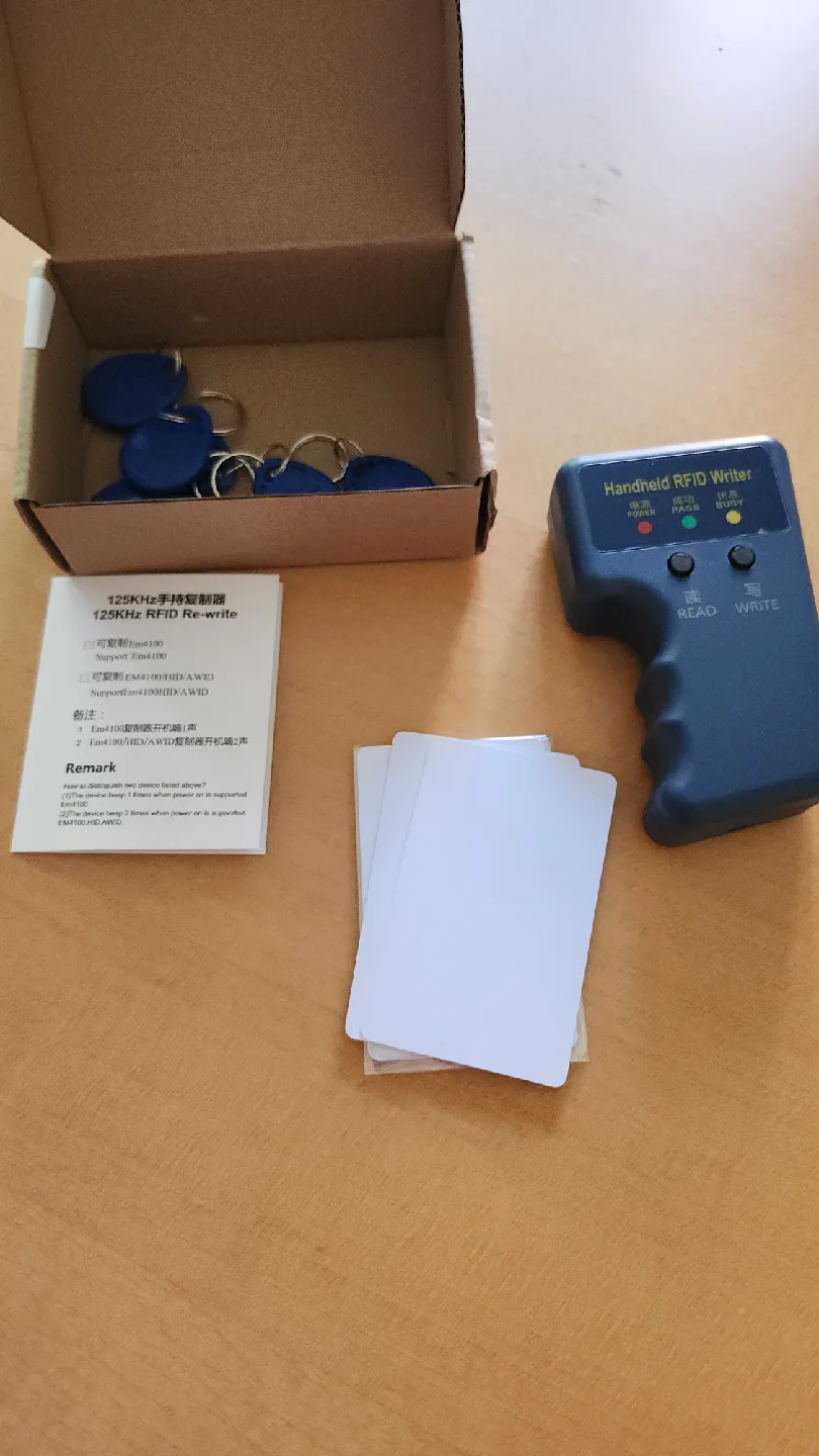 Handheld RFID Writer/Copier thumbnail