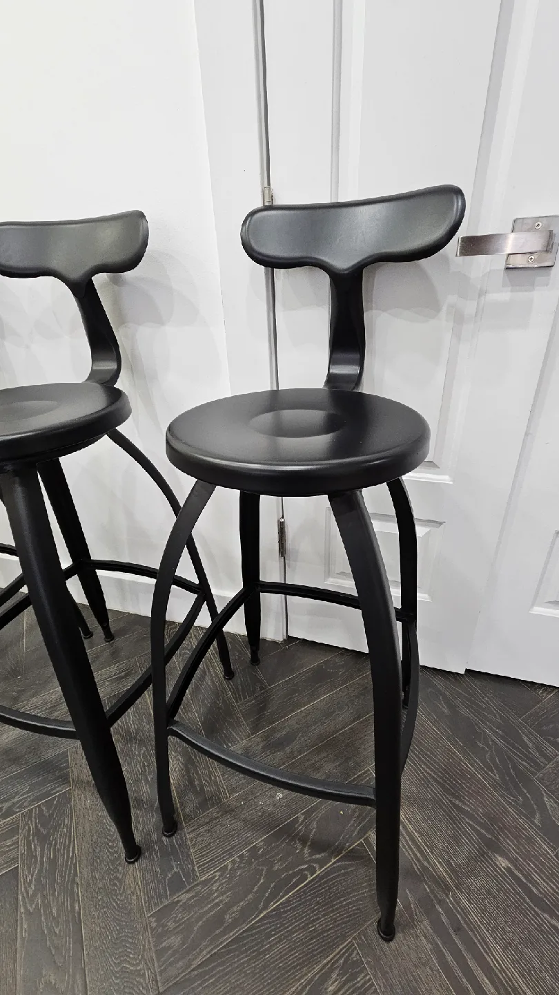 Set of 3 Black Bar Stools image indicator(9)