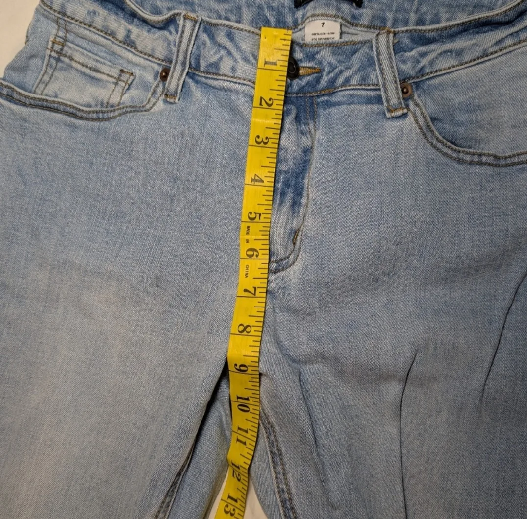 Fashion Nova Distressed Jeans - Size 7 thumbnail