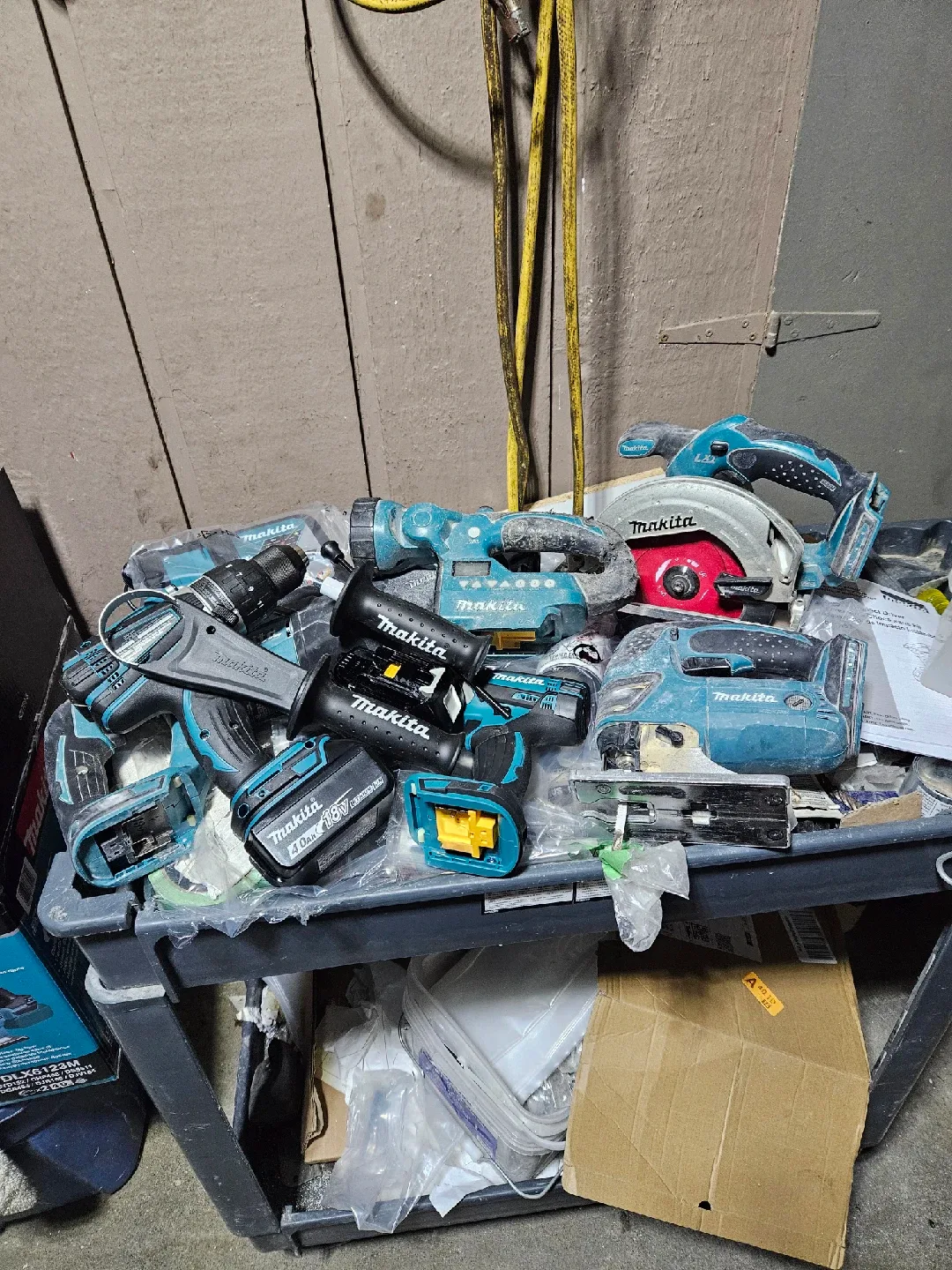 Makita Cordless Power Tool Bundle image indicator(2)