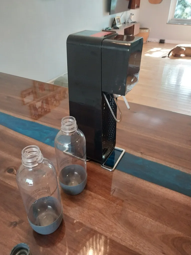 SodaStream Sparkling Water Maker with Bottles image indicator(4)