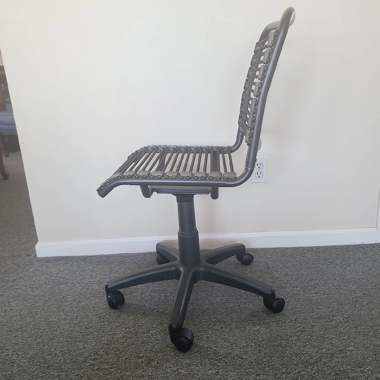 🧡 black bungee cord office chair adjustable with wheels image indicator(4)