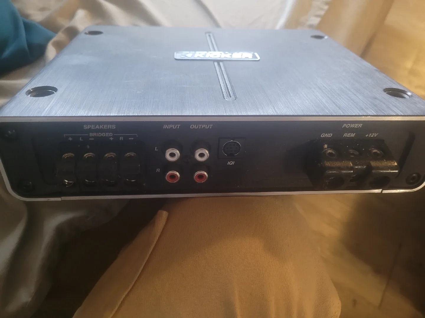 Kicker IQ500.2 Car Amplifier image indicator(4)