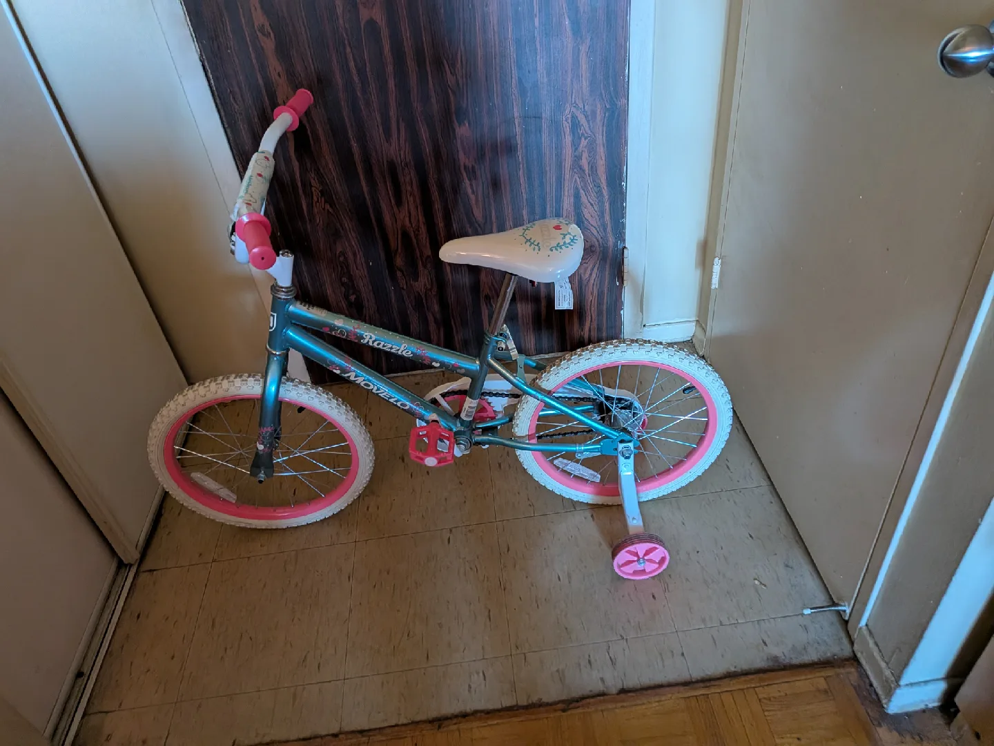 Movelo Razzle Kids Bike (18 inch wheels) image indicator(6)