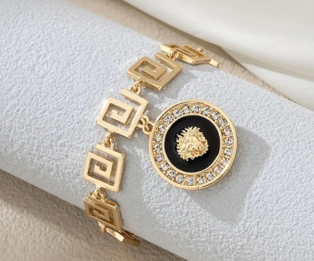 Brand New Lion Medallion - Jewelry Set image indicator(4)